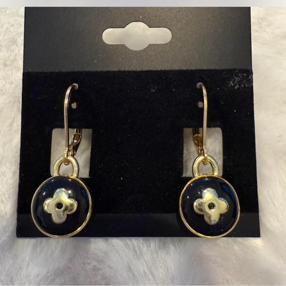Handmade Elegant hypoallergenic Gold and Black Leverback hook clover Earrings